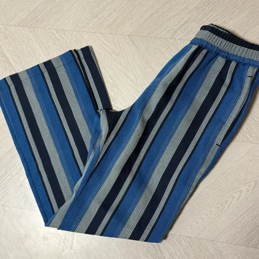 [BUNJANG] Enzo Blues Striped Bunting Bootcut Pants / 엔조 블루스 스트라이프 밴딩 부츠컷 팬츠 (Blue)