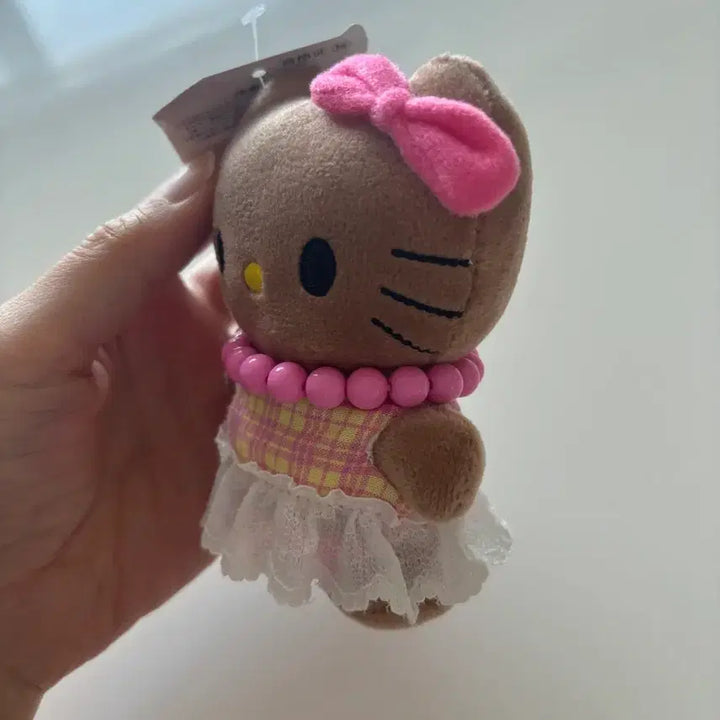 [BUNJANG] Sanrio Hawaii Tanning Kitty Bikini Figure Keychain / 택포 태닝키티 정품 옷탈부착 비키니 하와이키티 키링