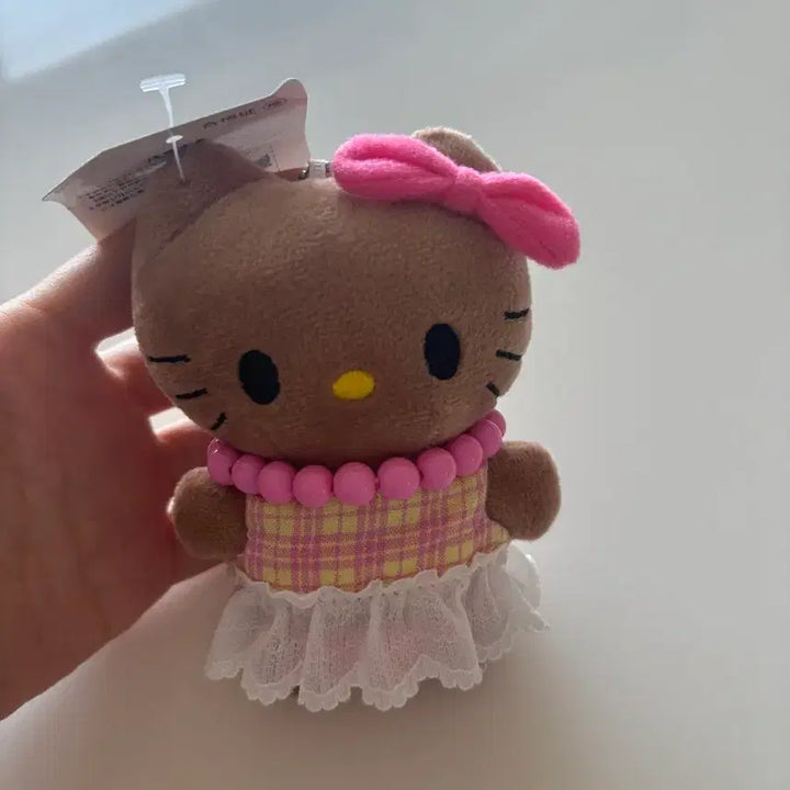 [BUNJANG] Sanrio Hawaii Tanning Kitty Bikini Figure Keychain / 택포 태닝키티 정품 옷탈부착 비키니 하와이키티 키링