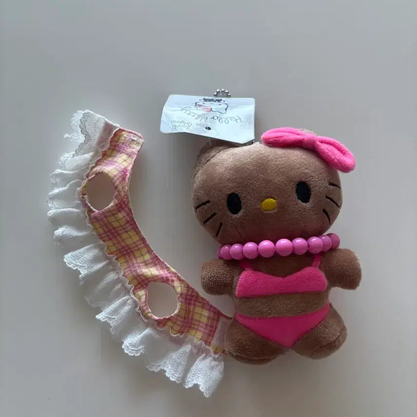 [BUNJANG] Sanrio Hawaii Tanning Kitty Bikini Figure Keychain / 택포 태닝키티 정품 옷탈부착 비키니 하와이키티 키링