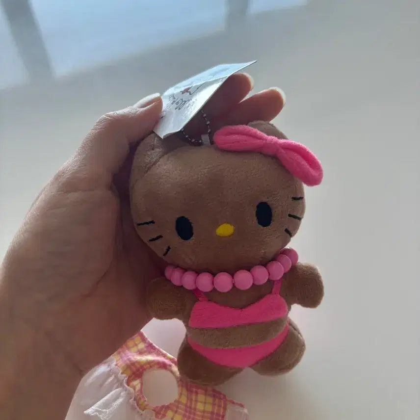 [BUNJANG] Sanrio Hawaii Tanning Kitty Bikini Figure Keychain / 택포 태닝키티 정품 옷탈부착 비키니 하와이키티 키링