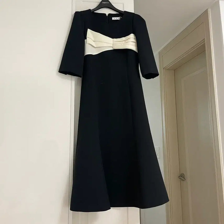 [BUNJANG] Your Name Here Special Ribbon Dress / 유어네임히얼 유네미 특별이 리본원피스