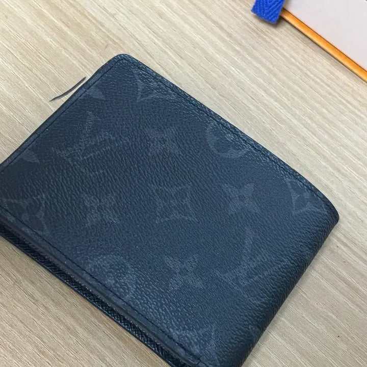 [SOLD OUT] 루이비통 이클립스 반지갑 판매합니다