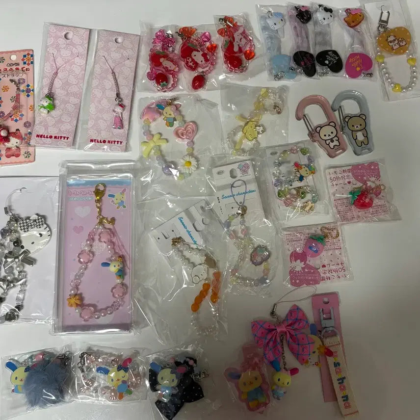 [BUNJANG] Sanrio Character Keyring Strap Bundle Set / (일괄) 산리오 키링 스트랩 모음 키티 우사하나 폼폼푸린 시나모롤 코기뮹