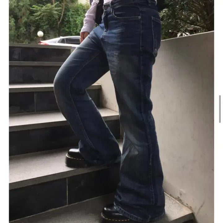 [BUNJANG] Isis Mac Bootcut Pant Semi Bootcut Trousers L / (택포) 지그재그 이즈이즈 Mac bootcut pant 세미부츠컷 바지