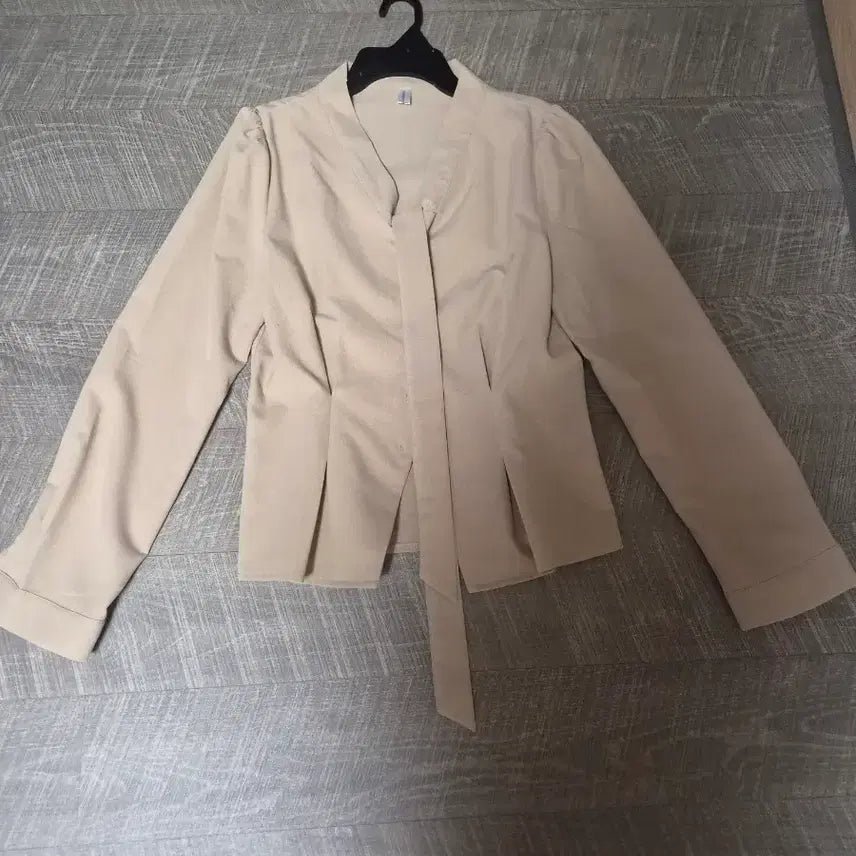 [BUNJANG] Modern Beige Blouse / 모던한 베이지 블라우스