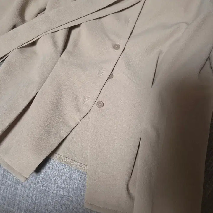 [BUNJANG] Modern Beige Blouse / 모던한 베이지 블라우스