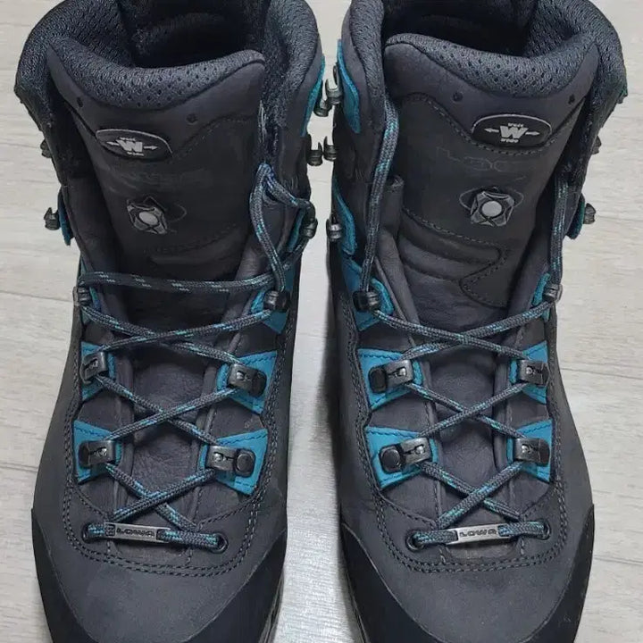 [BUNJANG] Lowa Mauria Evo Hiking Boots / 로바 마우리아 에보 등산화