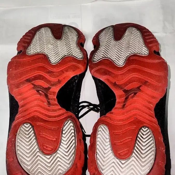 [BUNJANG] Jordan Future Premium Black Infrared Sneakers / 조던 퓨처 프리미엄 블랙 인프라레드 275