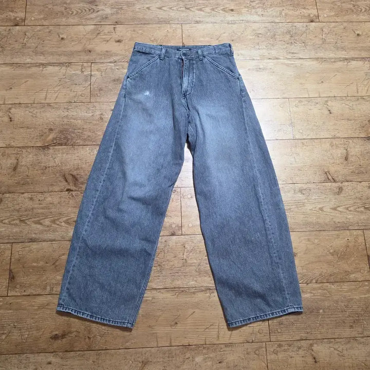 [SOLD OUT] [2] 해칭룸 와이드 커브드 진 워시드 블랙 중고