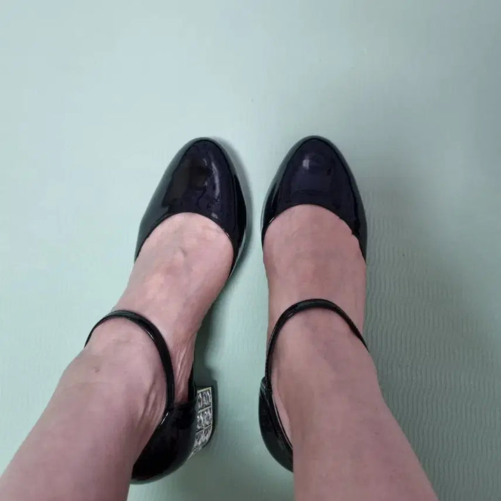[BUNJANG] Black Enamel Cubic Heel Sandals / 블랙 에나멜 큐빅 힐 샌들