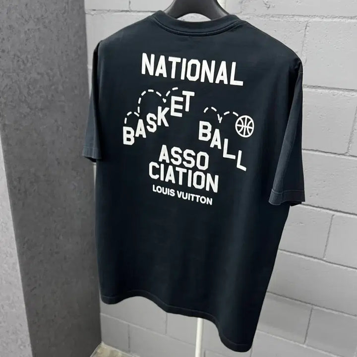 [SOLD OUT] AB2 / 루이비통 NBA 프론트 앤 백 프린트 반팔 XLsize