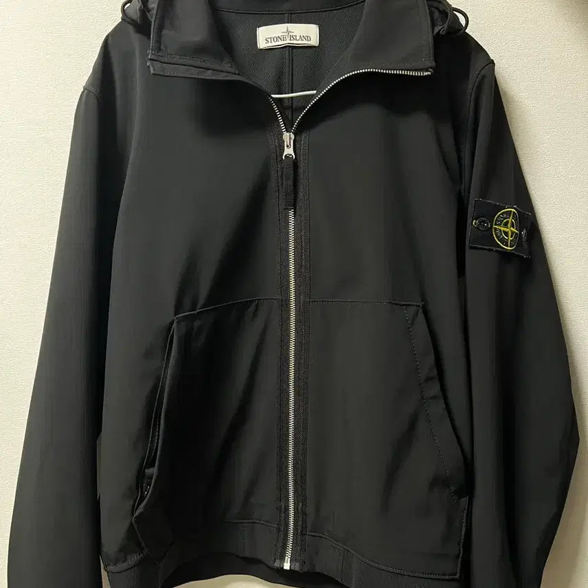[BUNJANG] Stone Island Soft Shell Hooded Jacket / 스톤아일랜드 블랙 소프트쉘 바람막이 후드집업 s