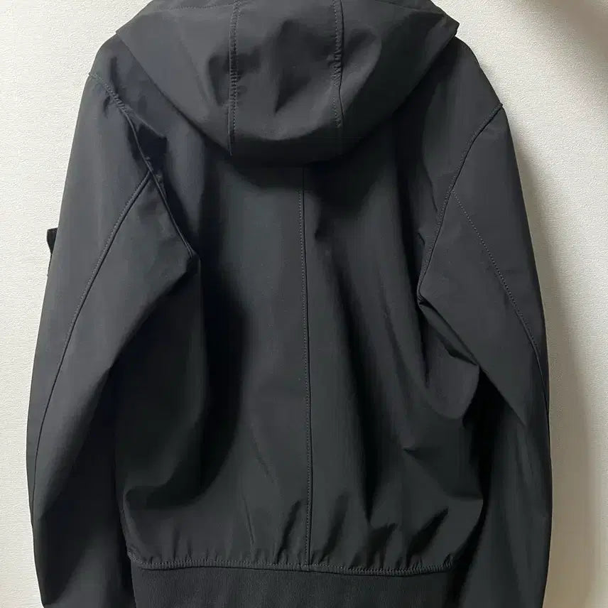 [BUNJANG] Stone Island Soft Shell Hooded Jacket / 스톤아일랜드 블랙 소프트쉘 바람막이 후드집업 s
