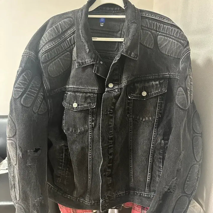 [SOLD OUT] XL 이지갭 발렌시아가 패디드 데님 자켓 블랙 그레이 교환가능