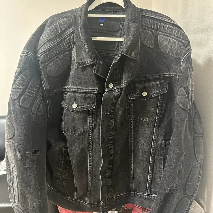 [SOLD OUT] XL 이지갭 발렌시아가 패디드 데님 자켓 블랙 그레이 교환가능