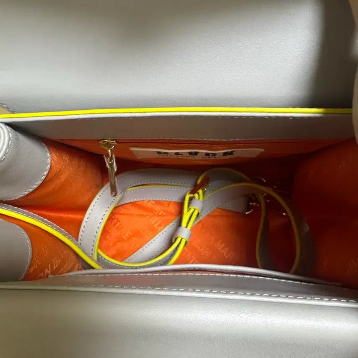 [BUNJANG] Gray Shoulder Bag with Yellow Accent / 그레이 핸드백