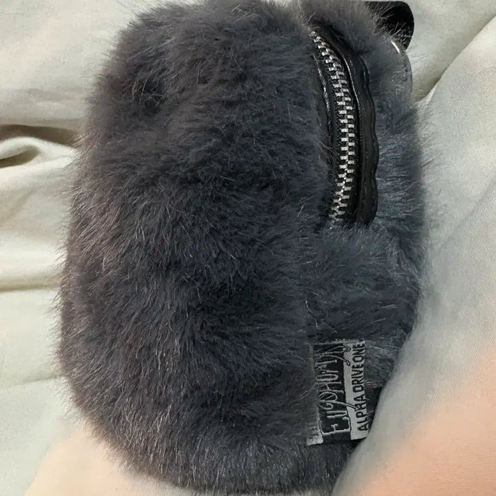 [SOLD OUT] 알디원 퍼 파우치만 양도 팝업 굿즈 ALD1 fur pouch