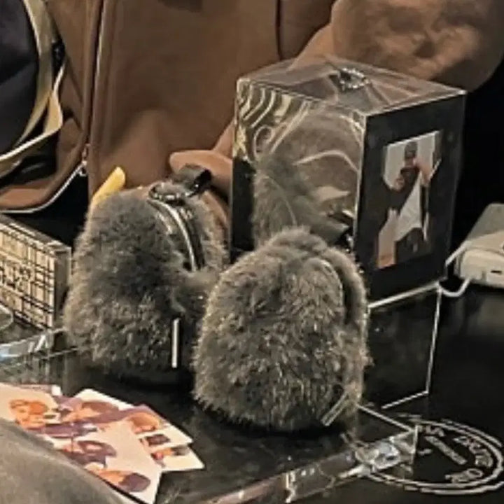 [SOLD OUT] 알디원 퍼 파우치만 양도 팝업 굿즈 ALD1 fur pouch