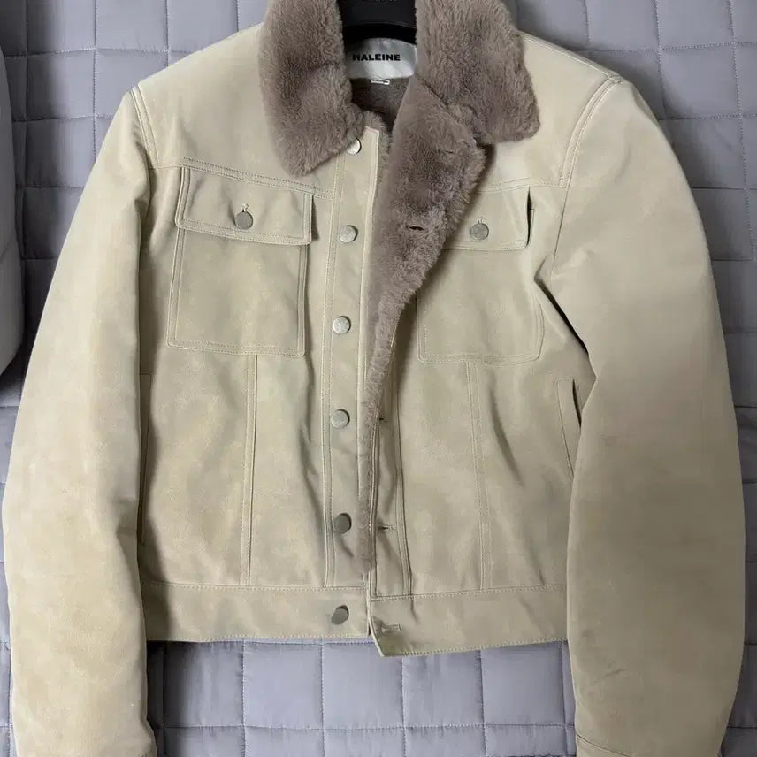 [BUNJANG] Allene Velour Faux Fur Trucker Jacket Cream Beige / 알렌느 벨루아 포우 퍼 트러커 자켓 크림베이지