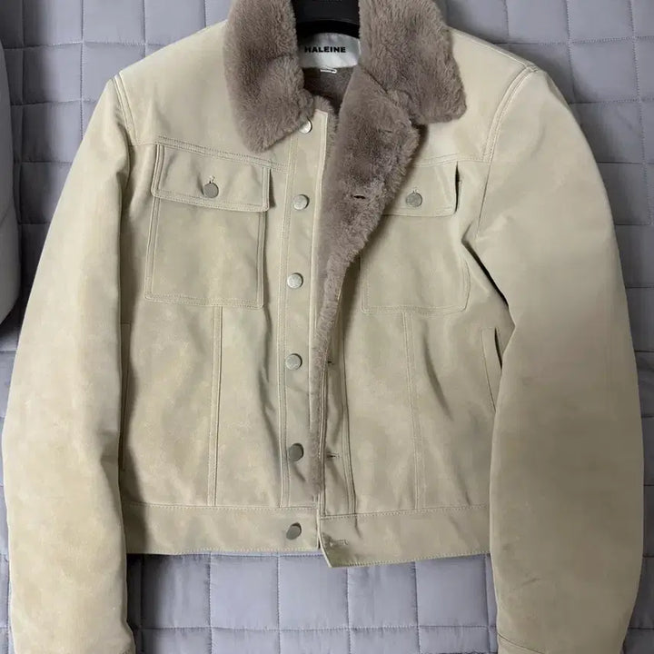 [BUNJANG] Allene Velour Faux Fur Trucker Jacket Cream Beige / 알렌느 벨루아 포우 퍼 트러커 자켓 크림베이지