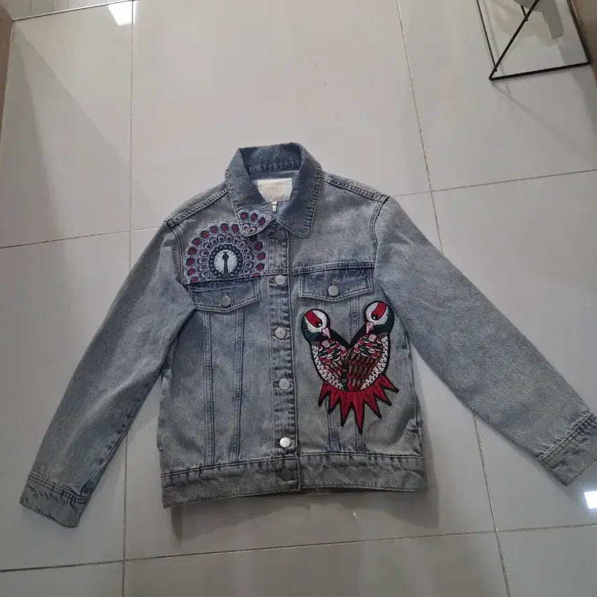 [SOLD OUT] maje 데님 자켓 패치 장식 라이트 블루