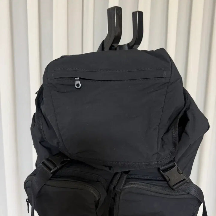 [BUNJANG] Blankof Double Clasp Backpack Black / 블랭코브 더블 클라스프 백팩 블랙