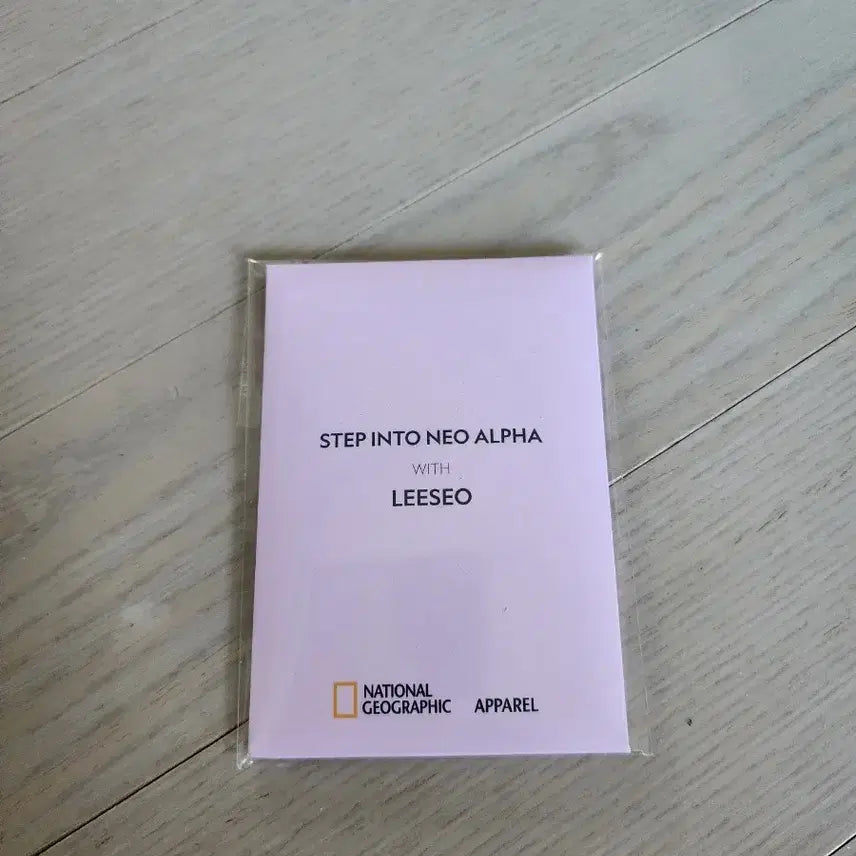 [BUNJANG] National Geographic LeeSeo STEP INTO NEO ALPHA Photocard / 내셔널지오그래픽 이서 포토 STEP INTO NEO ALPHA