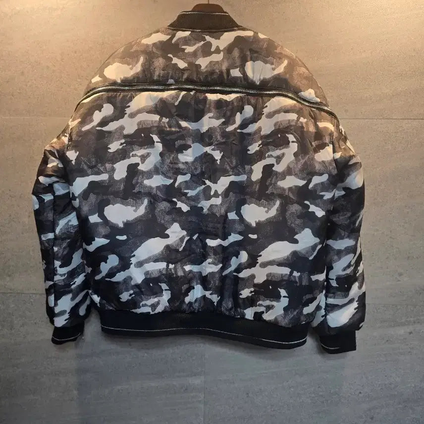 [BUNJANG] Luxury Camouflage Bomber Jacket / 초력셔리 카모플라쥬. 봄버 자켓.