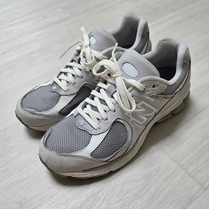 [BUNJANG] New Balance 2002R Gray Sneakers / 뉴발란스 2002R 그레이 운동화 9.5사이즈