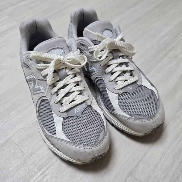 [BUNJANG] New Balance 2002R Gray Sneakers / 뉴발란스 2002R 그레이 운동화 9.5사이즈