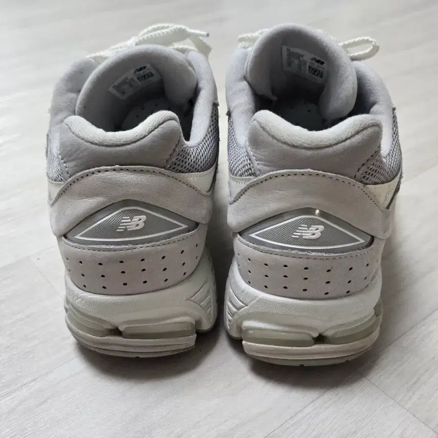[BUNJANG] New Balance 2002R Gray Sneakers / 뉴발란스 2002R 그레이 운동화 9.5사이즈