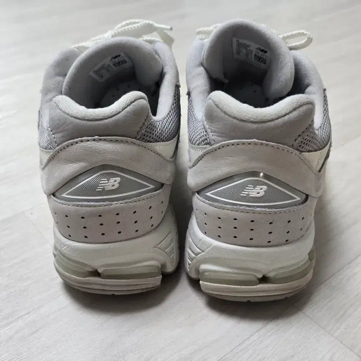 [BUNJANG] New Balance 2002R Gray Sneakers / 뉴발란스 2002R 그레이 운동화 9.5사이즈