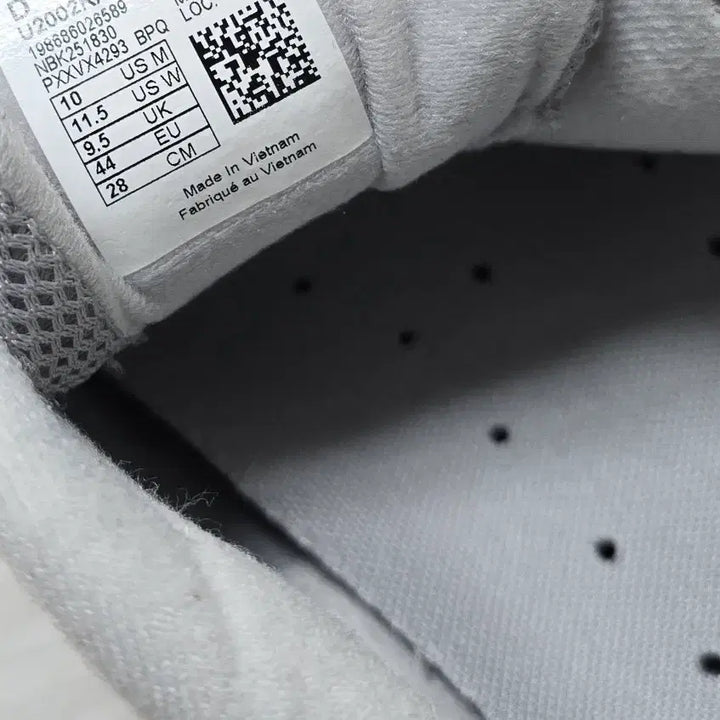 [BUNJANG] New Balance 2002R Gray Sneakers / 뉴발란스 2002R 그레이 운동화 9.5사이즈