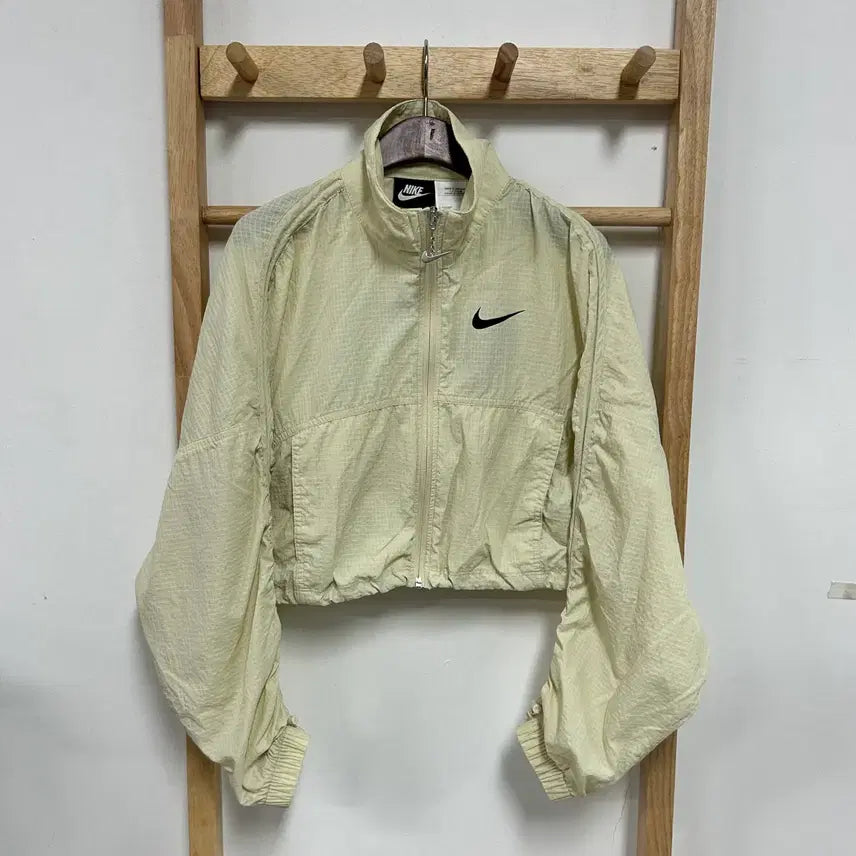 [BUNJANG] Nike Swoosh Logo Woven Crop Jacket Cream / 나이키 스우시 로고 우븐 크롭 자켓 크림컬러