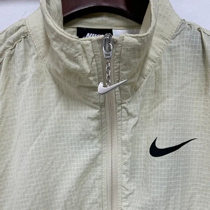 [BUNJANG] Nike Swoosh Logo Woven Crop Jacket Cream / 나이키 스우시 로고 우븐 크롭 자켓 크림컬러
