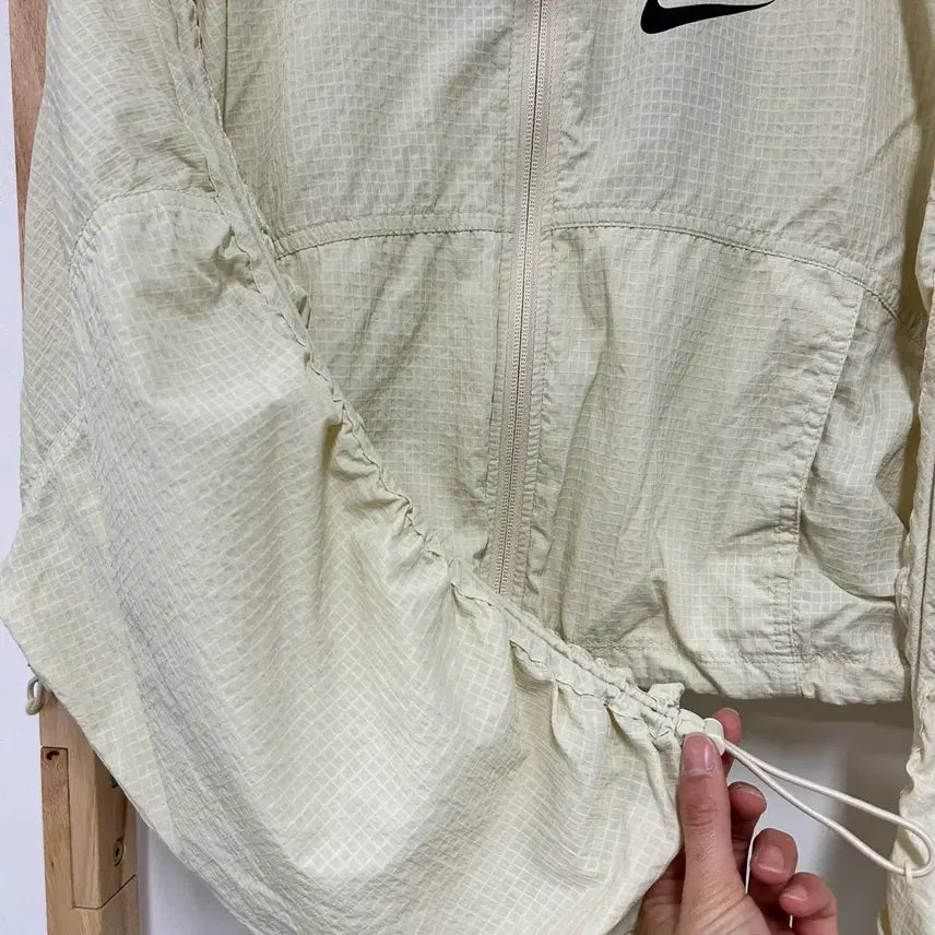 [BUNJANG] Nike Swoosh Logo Woven Crop Jacket Cream / 나이키 스우시 로고 우븐 크롭 자켓 크림컬러