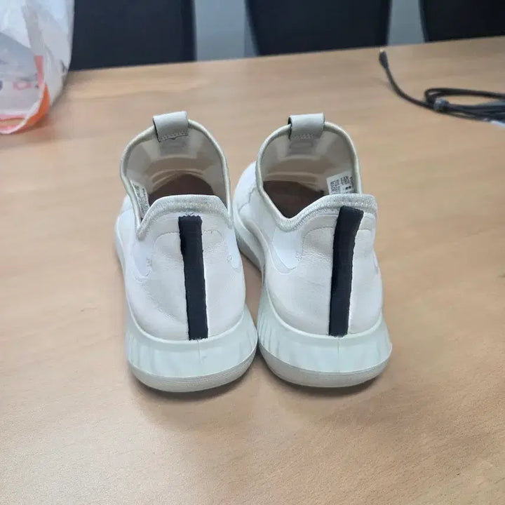 [SOLD OUT] 에코 여성운동화 245미리