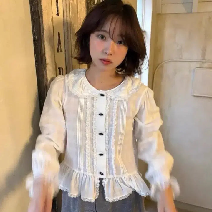 [BUNJANG] Via Plane Lace Taping Blouse / 비아플레인 레이스 테이핑 블라우스