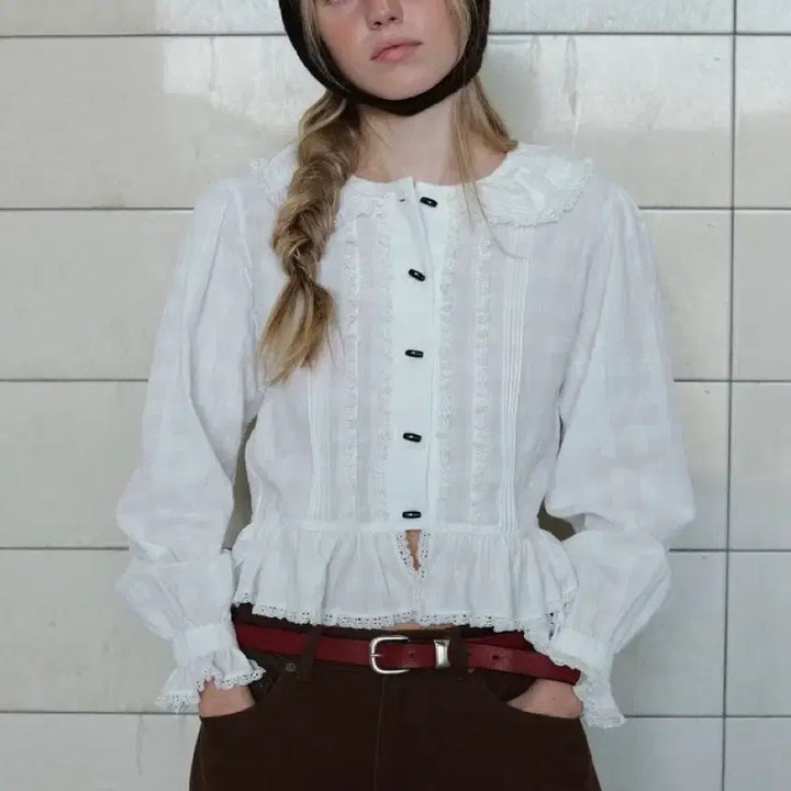 [BUNJANG] Via Plane Lace Taping Blouse / 비아플레인 레이스 테이핑 블라우스