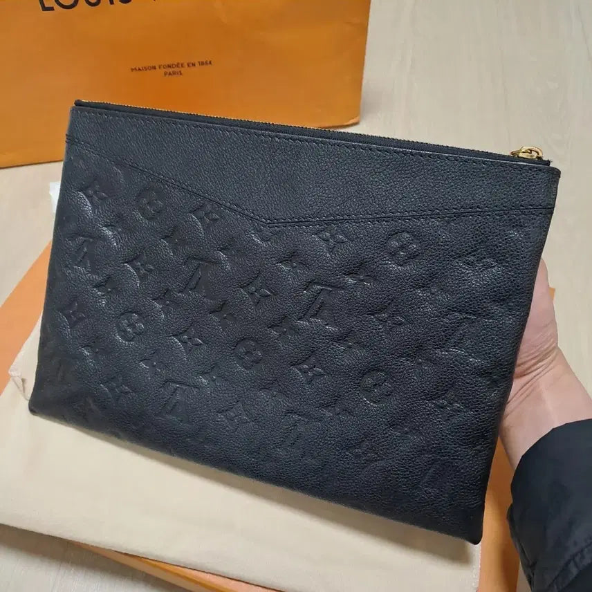 [SOLD OUT] [정품/영수증풀세트] 루이비통 모노그램 앙프렝뜨 블랙 클러치 풀박스