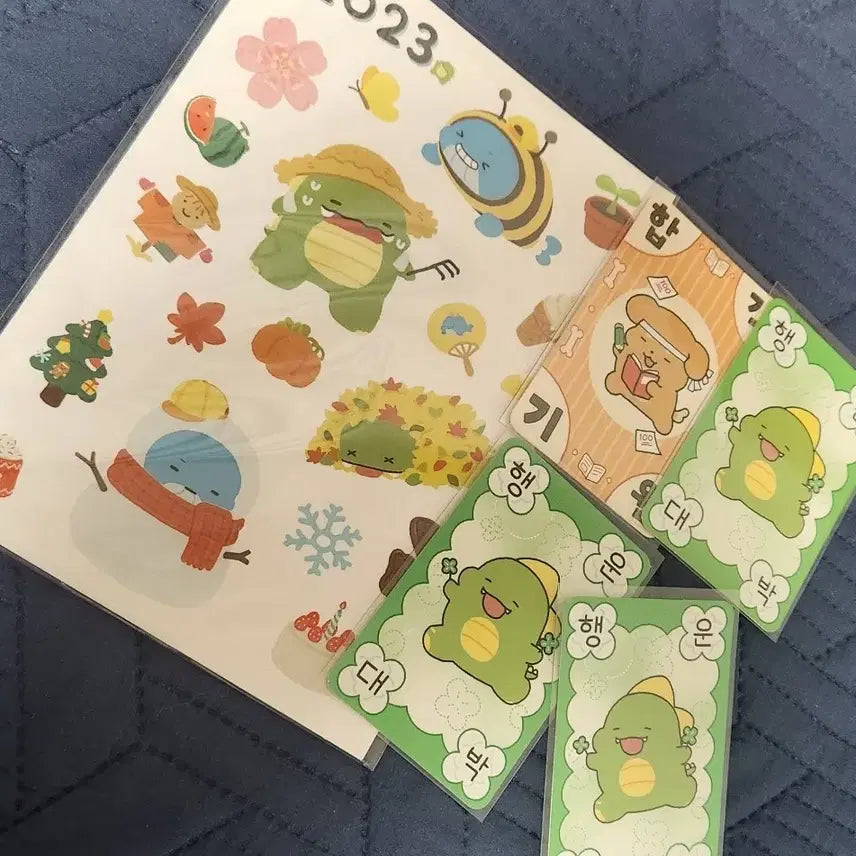 [SOLD OUT] 공룡&amp;잠뜰 2023년 달력 스티커,공룡+덕개 부적카드 일괄 양도합니다
