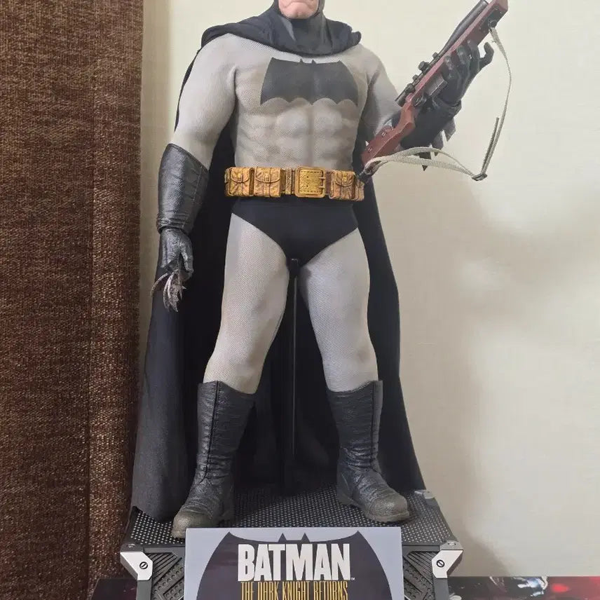 [BUNJANG] Hot Toys The Dark Knight Returns Batman Figure / 핫토이 다크나이트 리턴즈 배트맨 판매합니다