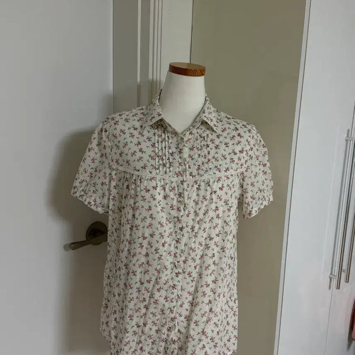 [BUNJANG] Floral Lace Puff Short Sleeve Blouse Shirt / 잔꽃무늬 레이스 퍼프 반팔 블라우스 셔츠 어항빈티지진리엣팃시베이비베어소소