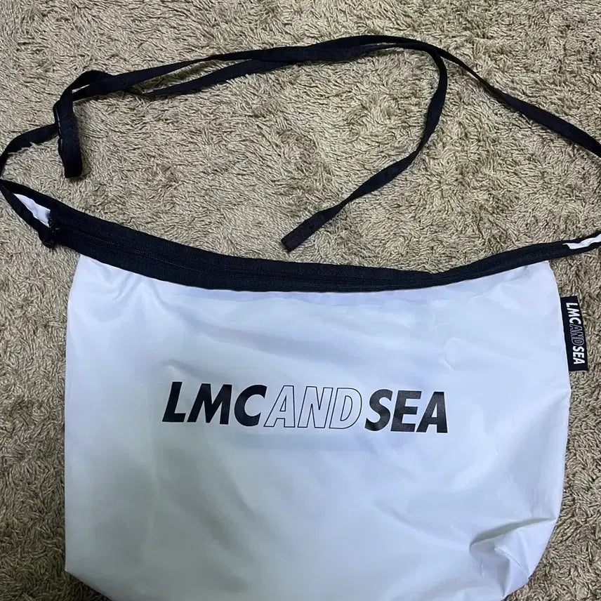 [BUNJANG] LMC White Waterproof Shoulder Bag / 새 상품 LMC 화이트 방수 숄더백