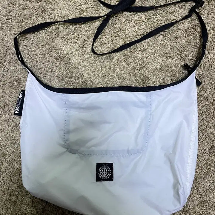 [BUNJANG] LMC White Waterproof Shoulder Bag / 새 상품 LMC 화이트 방수 숄더백