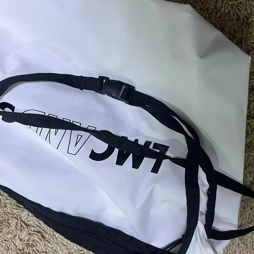 [BUNJANG] LMC White Waterproof Shoulder Bag / 새 상품 LMC 화이트 방수 숄더백