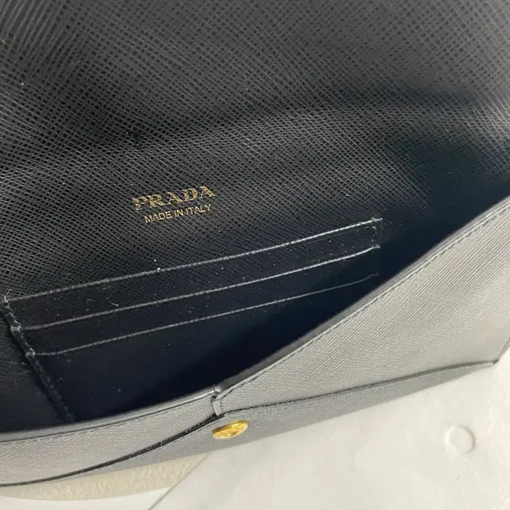 [BUNJANG] Prada Vitello Move Envelope Clutch Wallet / [중고/정품] 프라다 장지갑 클러치(비텔로무브 엔벨롭)