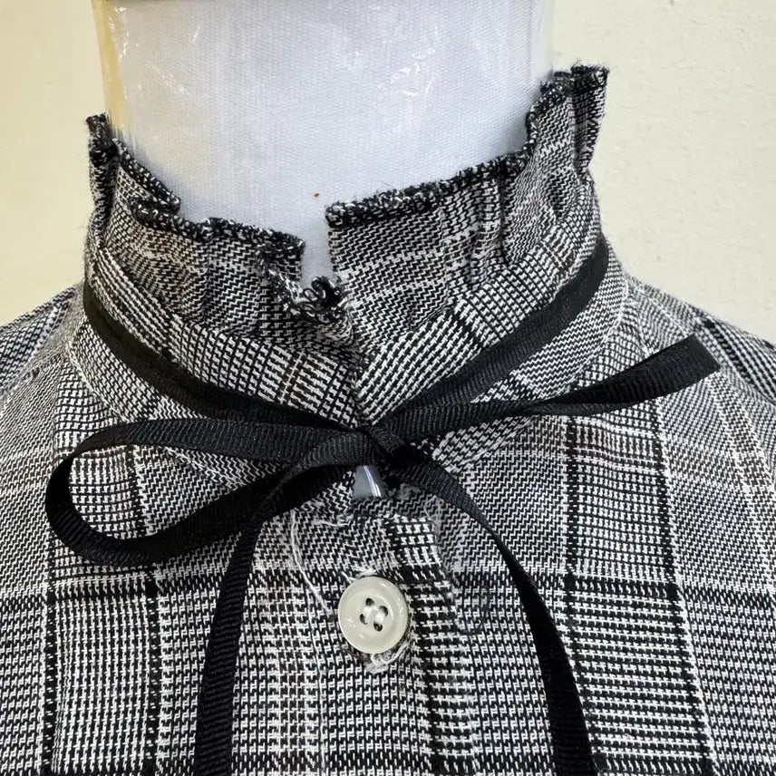 [BUNJANG] SHASHA Checkered Frill Neck Blouse with Ribbon Detail / 샤샤 SHASHA 체크 프릴넥 블라우스 리본 디테일 빈티지 무드