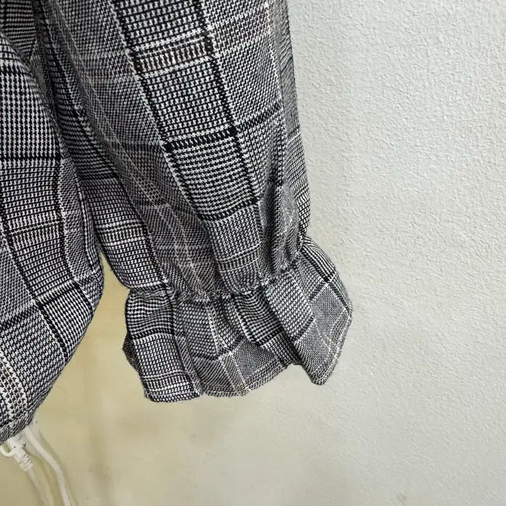 [BUNJANG] SHASHA Checkered Frill Neck Blouse with Ribbon Detail / 샤샤 SHASHA 체크 프릴넥 블라우스 리본 디테일 빈티지 무드